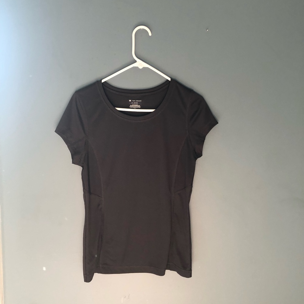 Women’s medium tekgear shirt